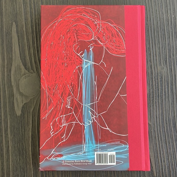 The Life of a Wannabe Mogul by Bella Thorne volume one (hardcover) - Picture 2 of 9